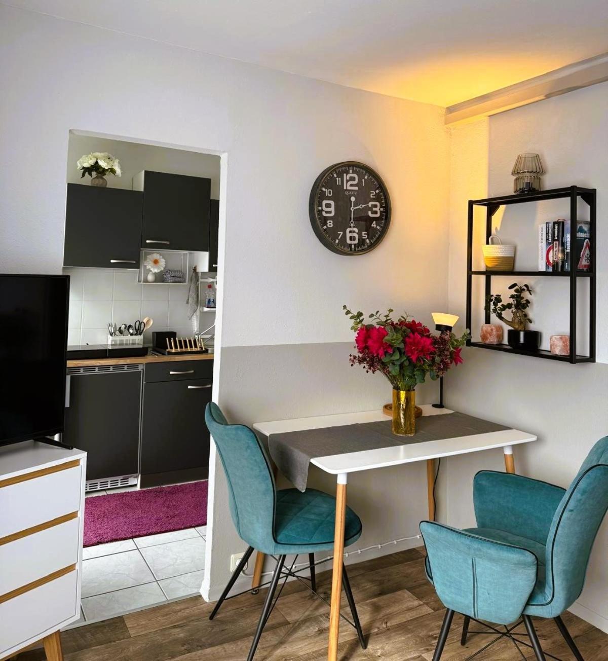 Wohlfuehlen Im Modernen Design-apartment Mit Balkon In Best-lage Nürnberg