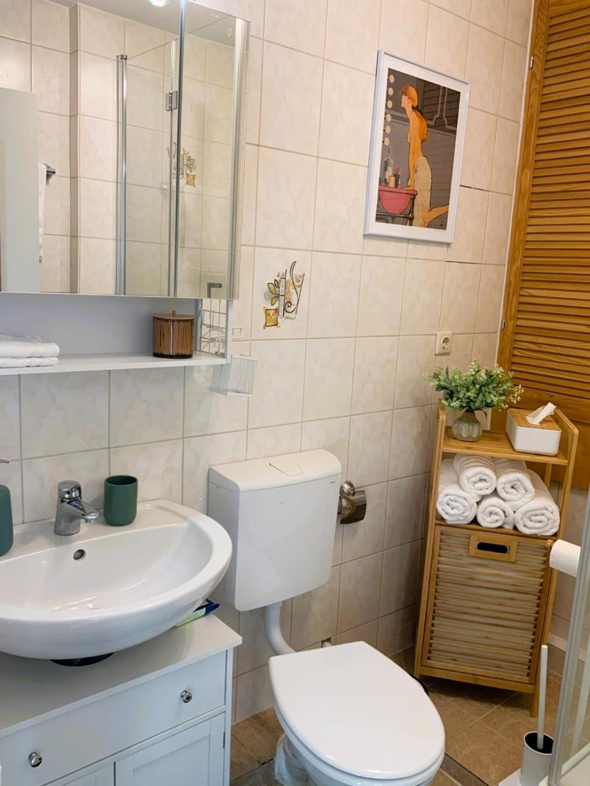 Apartment Wohlfuehlen Im Modernen Design-apartment Mit Balkon In Best-lage Nürnberg